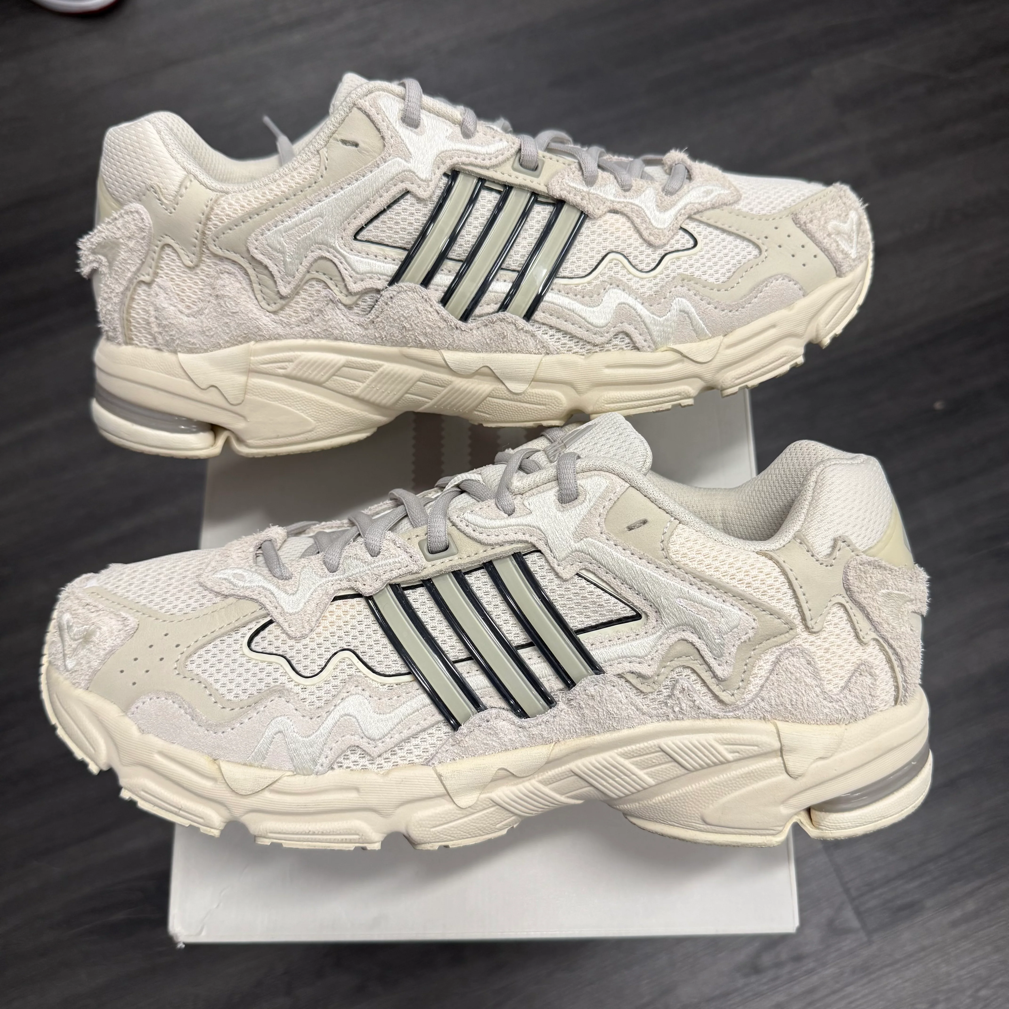 Adidas Response CL Bad Bunny - Image 4