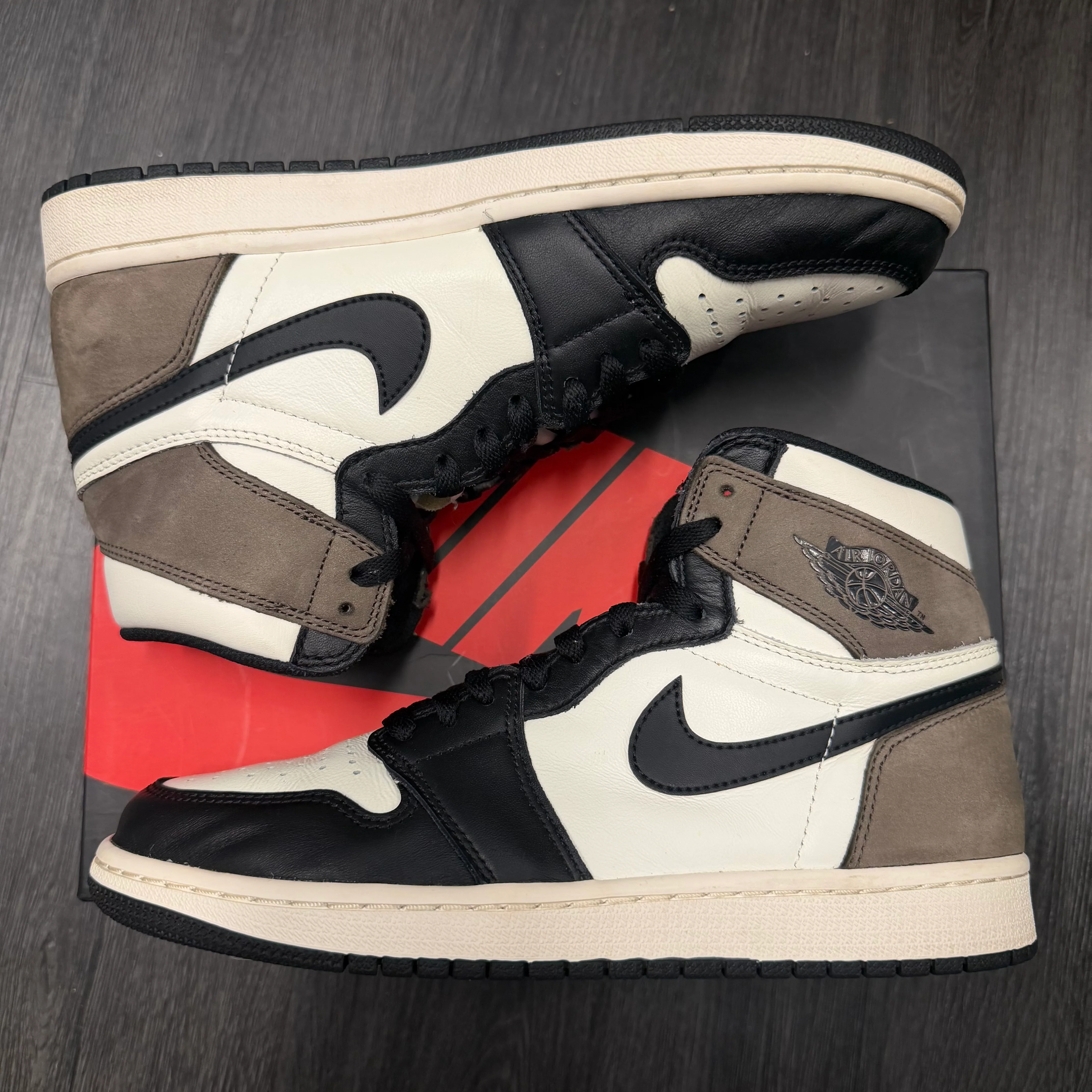 Jordan 1 Retro Dark Mocha U8.5 - Image 3