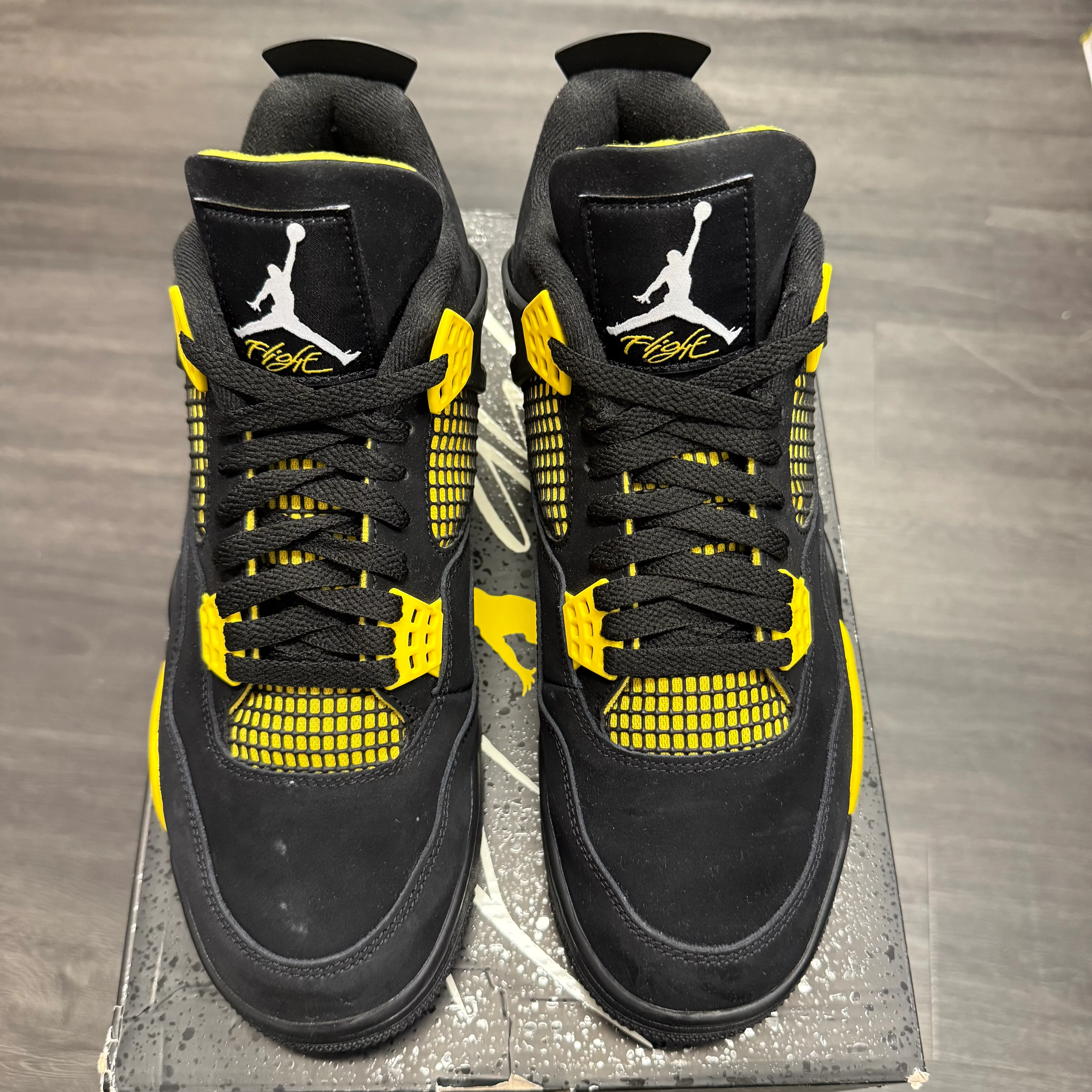 Jordan 4 Retro Thunder U10.5 - Image 2