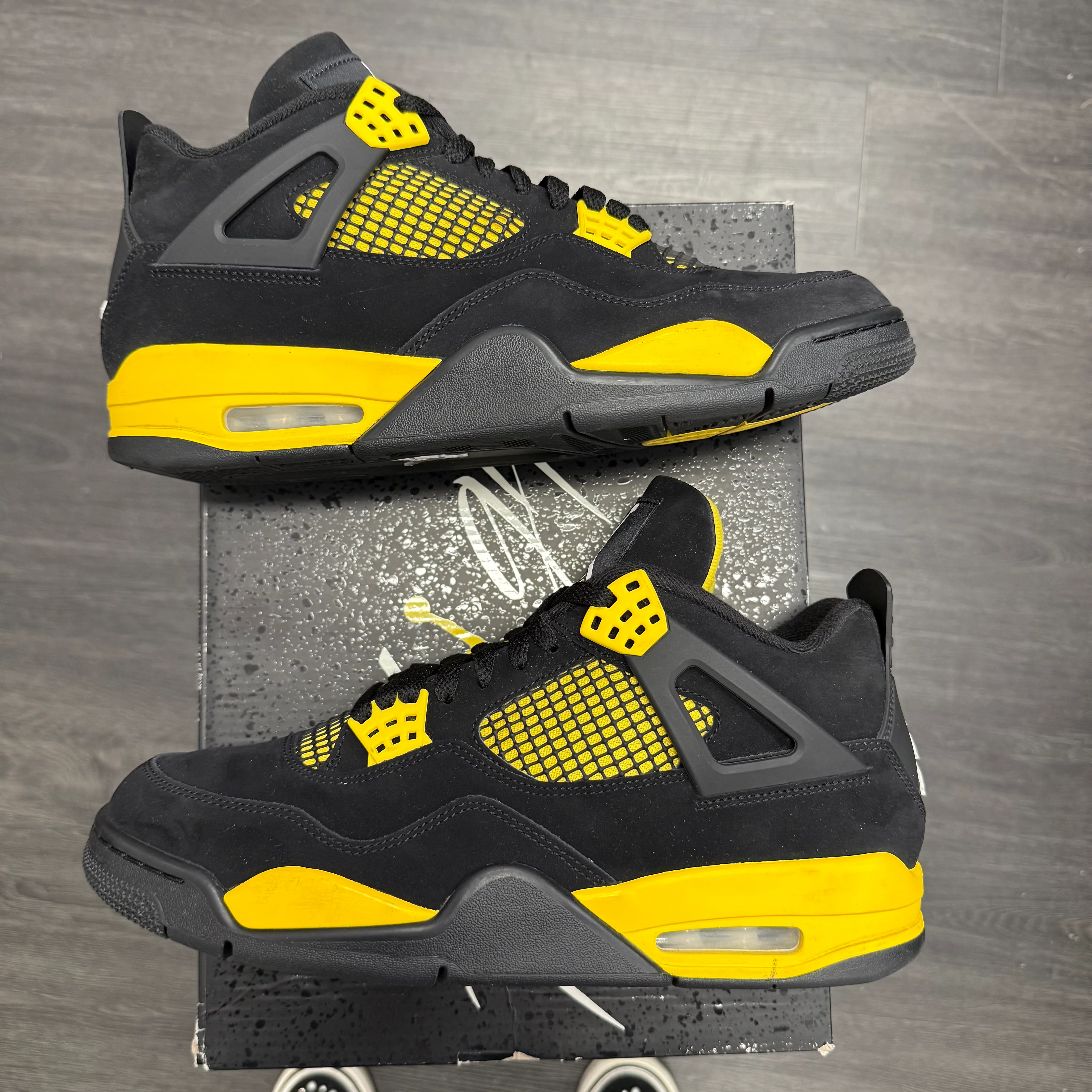 Jordan 4 Retro Thunder U10.5 - Image 4